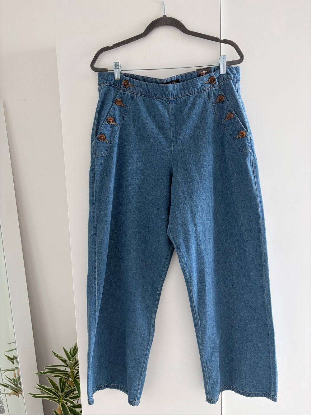 High-Rise Blue Wide-Leg Button-Accent Jeans